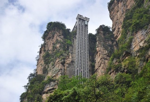 آسانسور رویایی در طبیعت چین