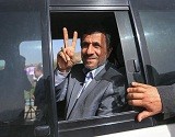 تصاویر/ احمدی‌نژاد پس از سانحه هوایی